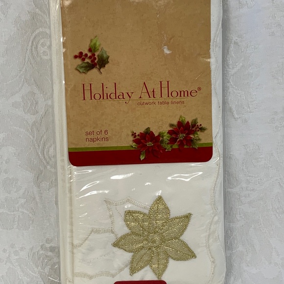 Christmas Cheer Poinsettia Napkins - Set of 6 - Picture 1 of 4